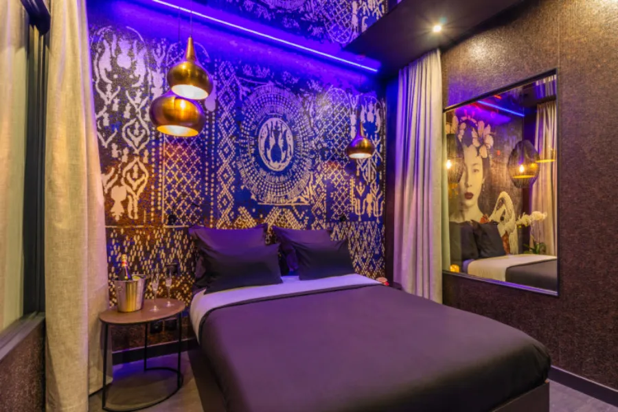 rideaux ouverts Lovehotel